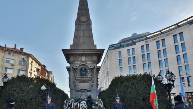 Отдаваме почит на Васил Левски (ГАЛЕРИЯ)