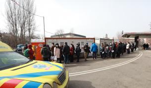 Опашки пред "Пирогов" от желаещи да се ваксинират
