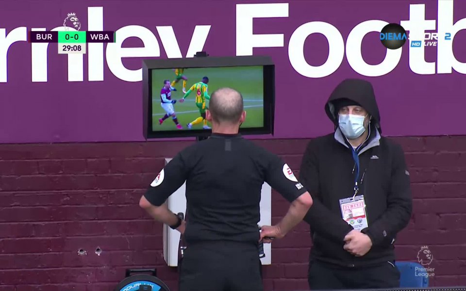 Вижте най-интересните моменти от първата част на срещата между Бърнли