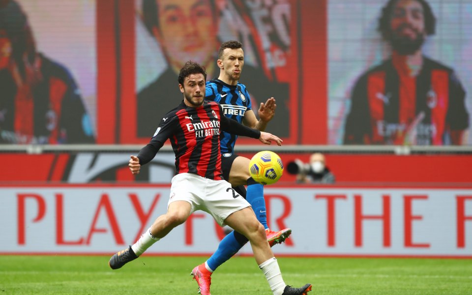 Милан и Интер играят при 0:1 в градското дерби на