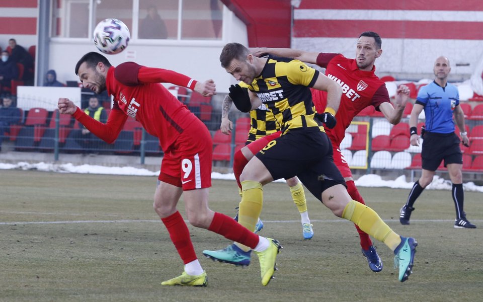 Царско село приема Ботев Пловдив в последния мач от 18-ия