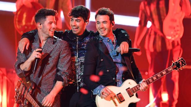 Обрат: Jonas Brothers отрекоха да се разделят 