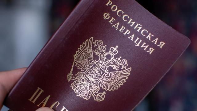 С руски паспорт се похвали сръбска звезда от хитови сериали