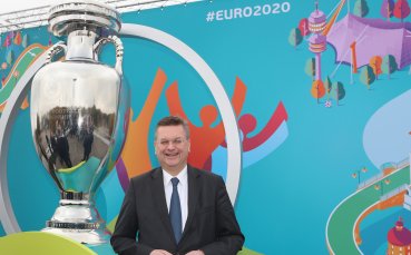 Главният медицински съветник на УЕФА за Евро 2020 отхвърли възможността