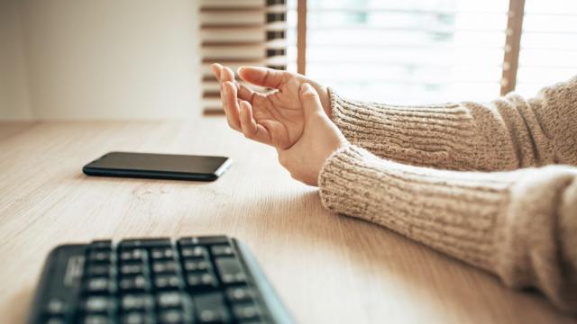 Изтръпване на пръстите от смартфона вещае сериозно увреждане