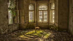 изоставена къща