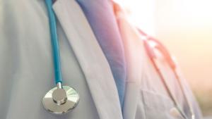 Родители на дете нападнаха медик в болницата в Шумен По