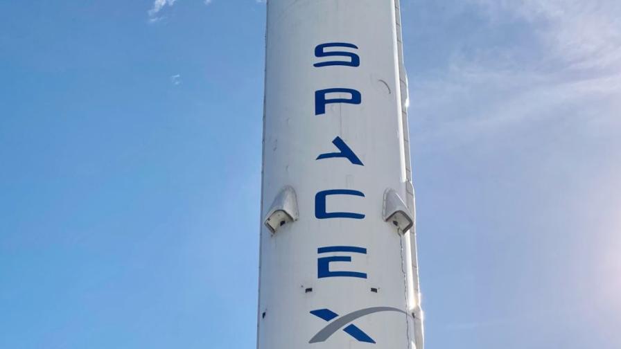 SpaceX отложи изстрелването на ракета-носител „Фалкон“ минута преди старта