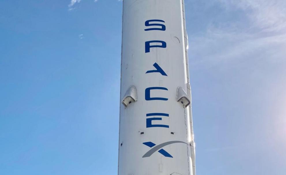 SpaceX отложи изстрелването на ракета-носител „Фалкон“ минута преди старта