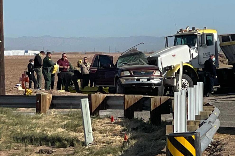 Джипът и камионът, които се сблъскаха на шосе в Южна Калифорния близо до границата с Мексико