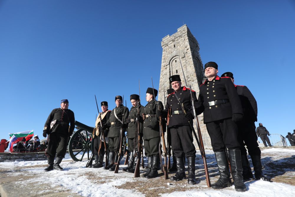 143 години свободна България