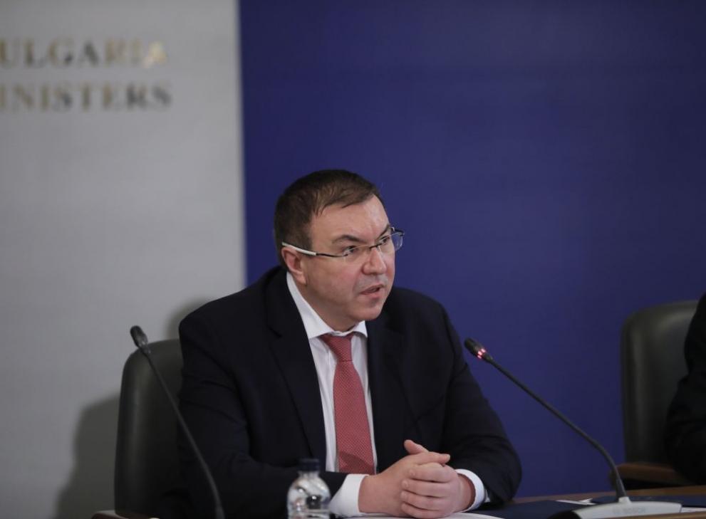 Здравният министър проф. д-р Костадин Ангелов 