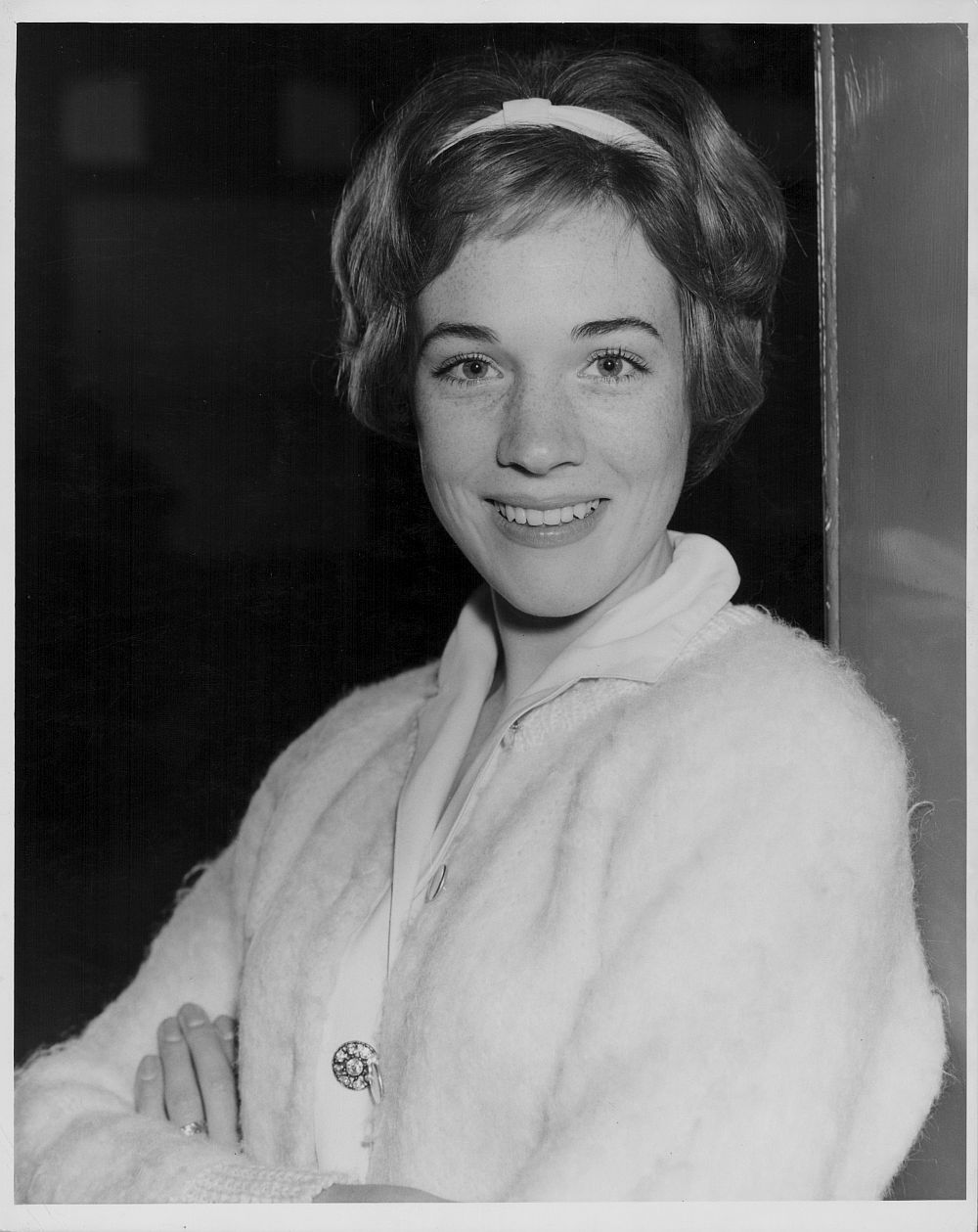 Джули Андрюс влиза в ролята на Пепеляшка в „Пепеляшка“ от 1957 година
