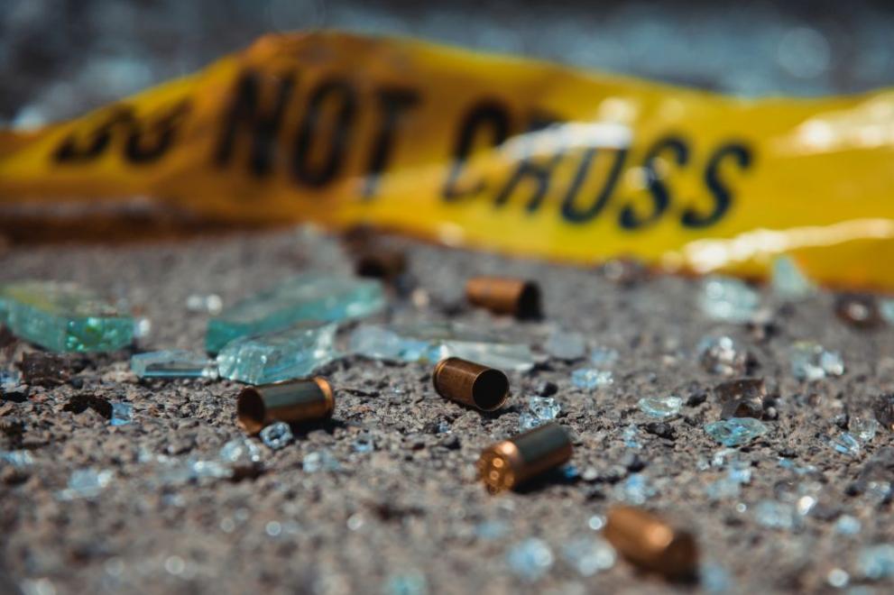 На мястото на двойното убийство са открити гилзи от пистолет и автоматично оръжие
