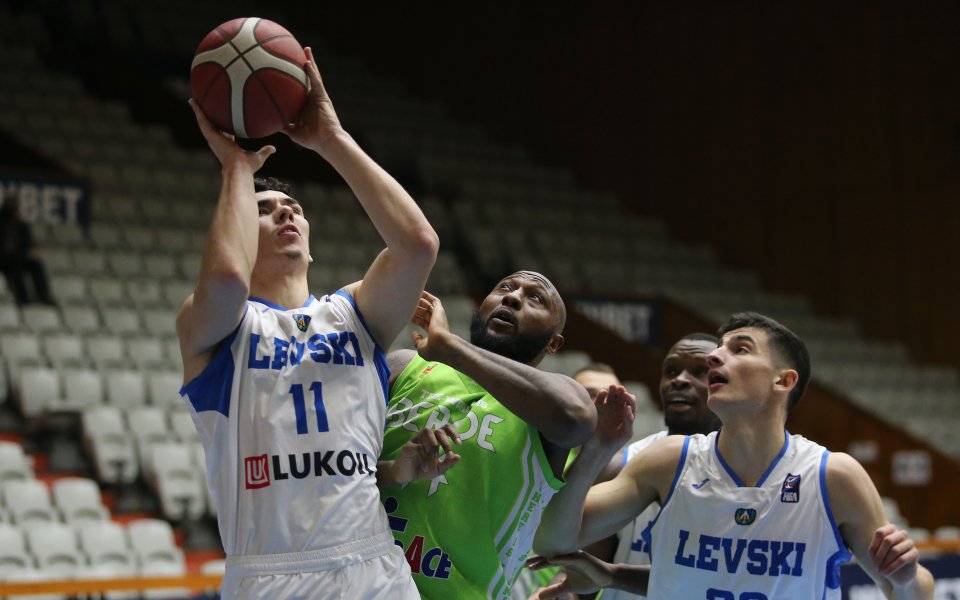 Отборът на Левски Лукойл победи трудно тима на Берое с
