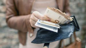 В Испания правителството официално одобри повишаването на минималната заплата с