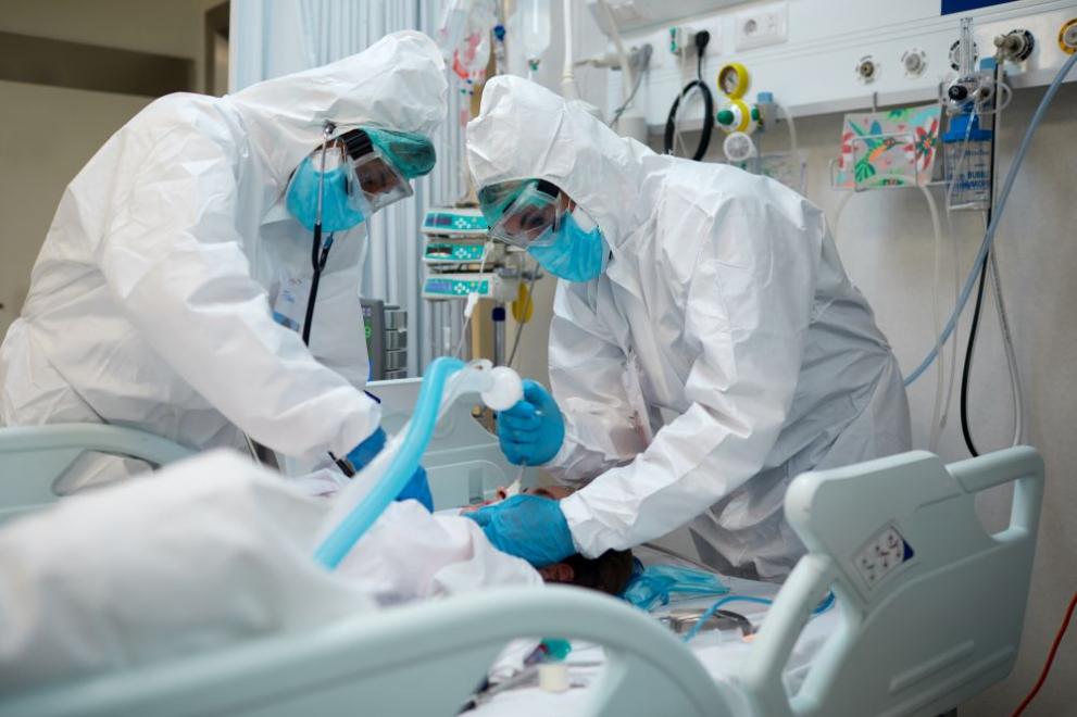 Болницата в Айтос връща пациенти и няма повече свободни легла.