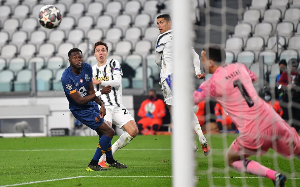 Отборите на Ювентус и Порто играят при резултат 2:1 в