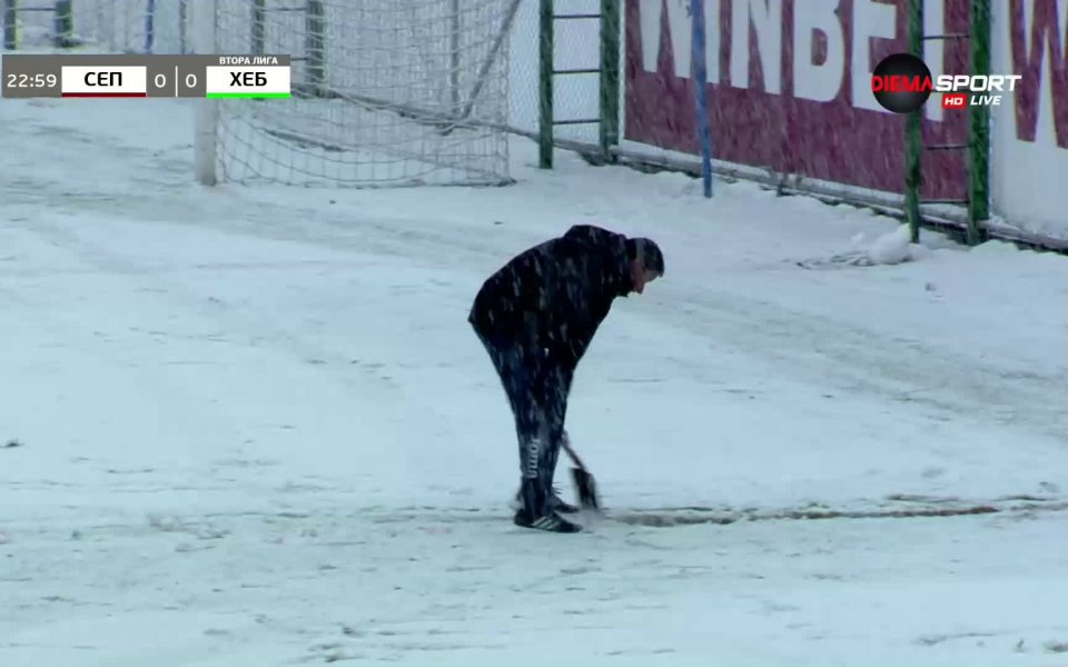 Отборите на Септември София и Хебър играят един срещу друг