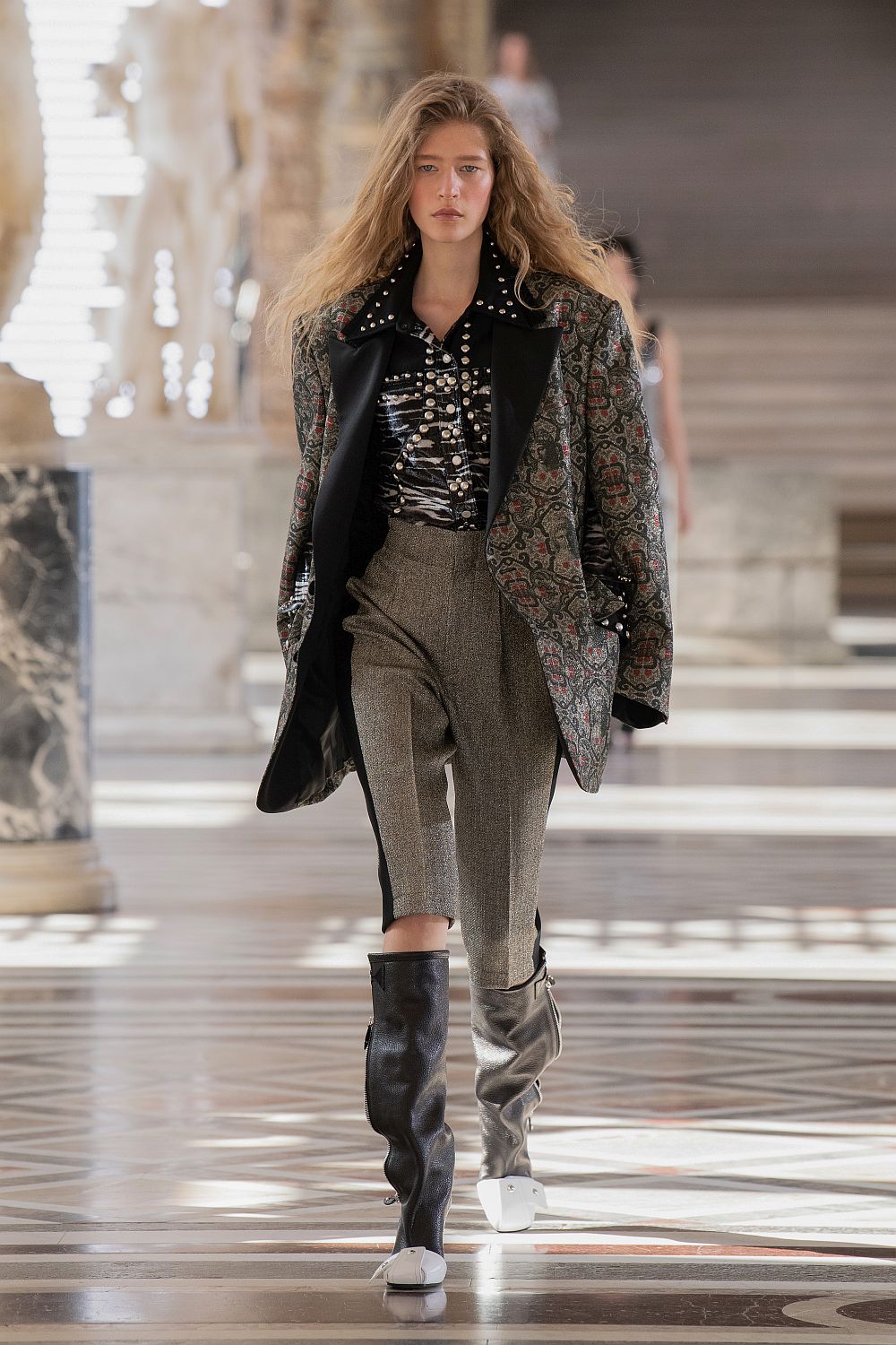 Модел от колекцията на Никола Геские за Louis Vuitton