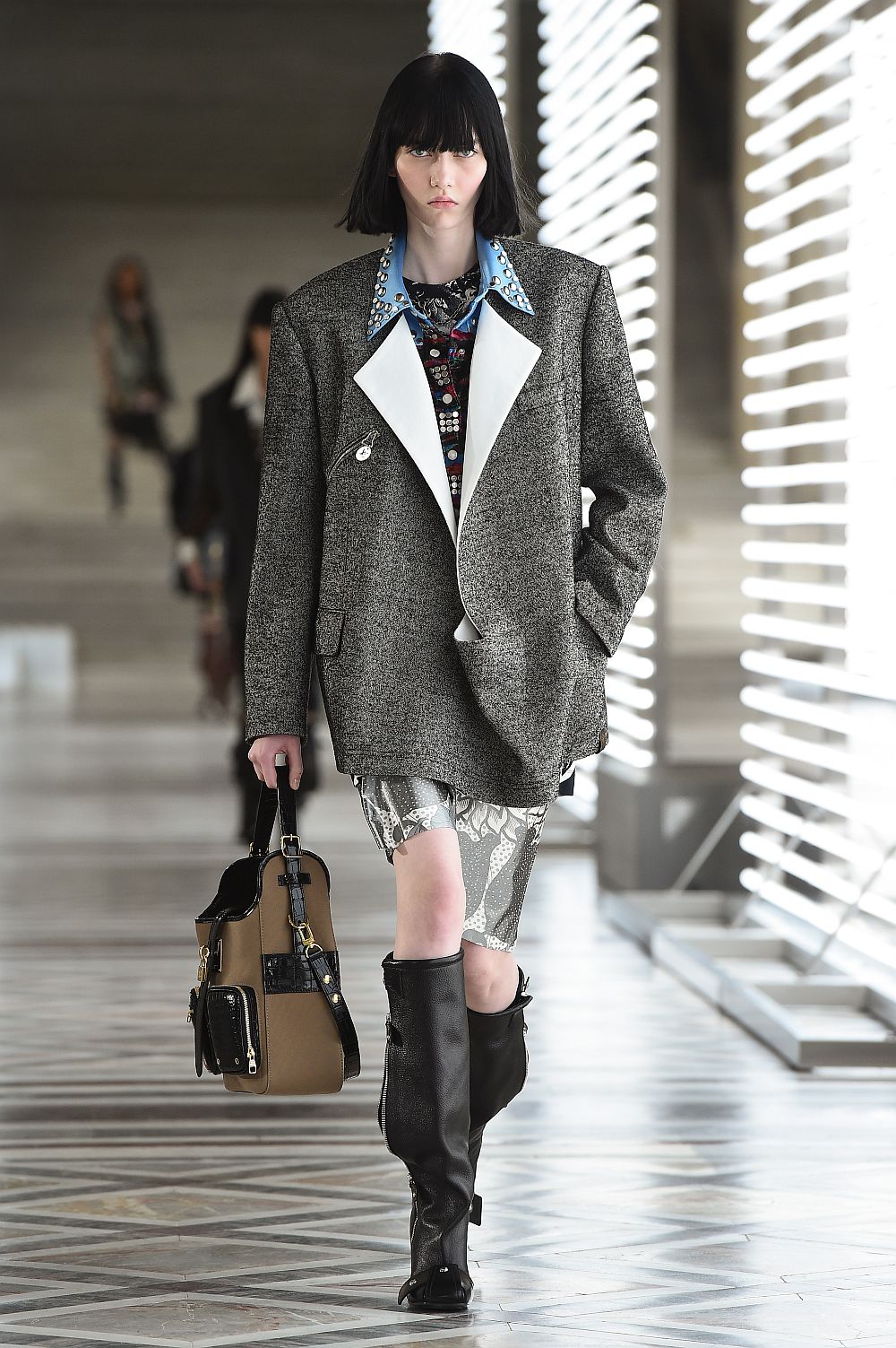 Модел от колекцията на Никола Геские за Louis Vuitton
