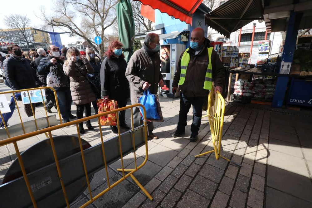 Нови противоепидемични мерки на Женския пазар в София