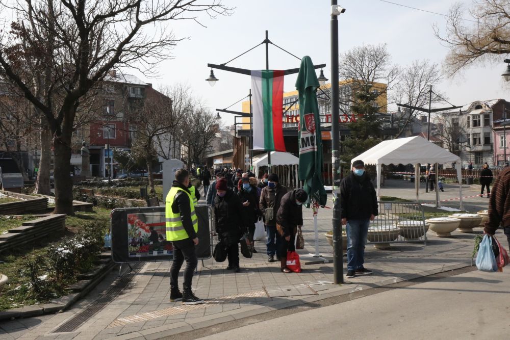 Нови противоепидемични мерки на Женския пазар в София