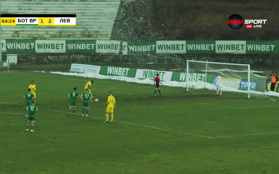 В 66-ата минута Ничев препъна Мартин Петков в наказателното поле