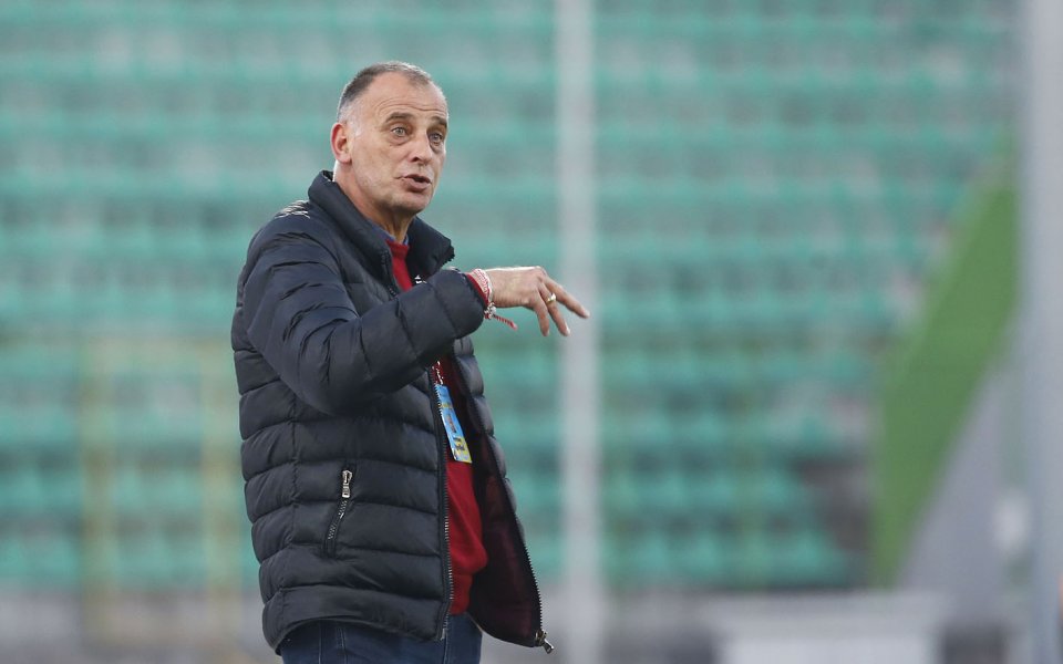 Антони Здравков подаде оставка късно снощи като старши треньор на