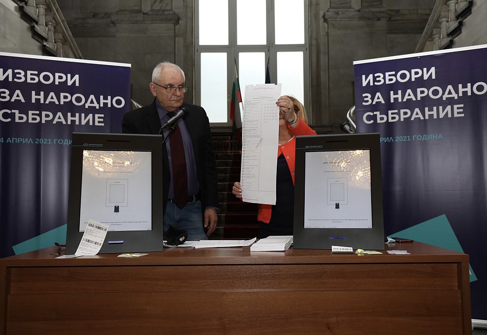 ЦИК представи бюлетината и машината за гласуване, с които можем да упражним правото си на вот за парламентарните избори на 4 април