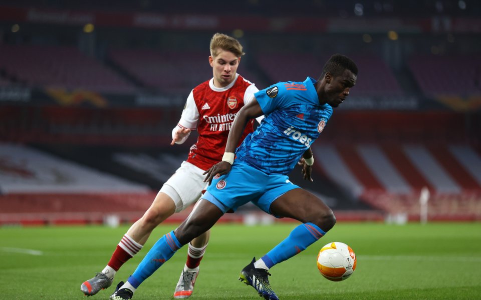 Отборът на Олимпиакос успя да изненада Арселал, постигайки успех с