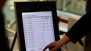 Без затруднения започна пробното гласуване с машини в Стара Загора