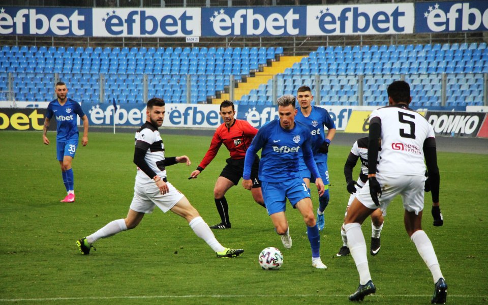 Френският съдия Карим Абед ще ръководи първия мач между Локомотив