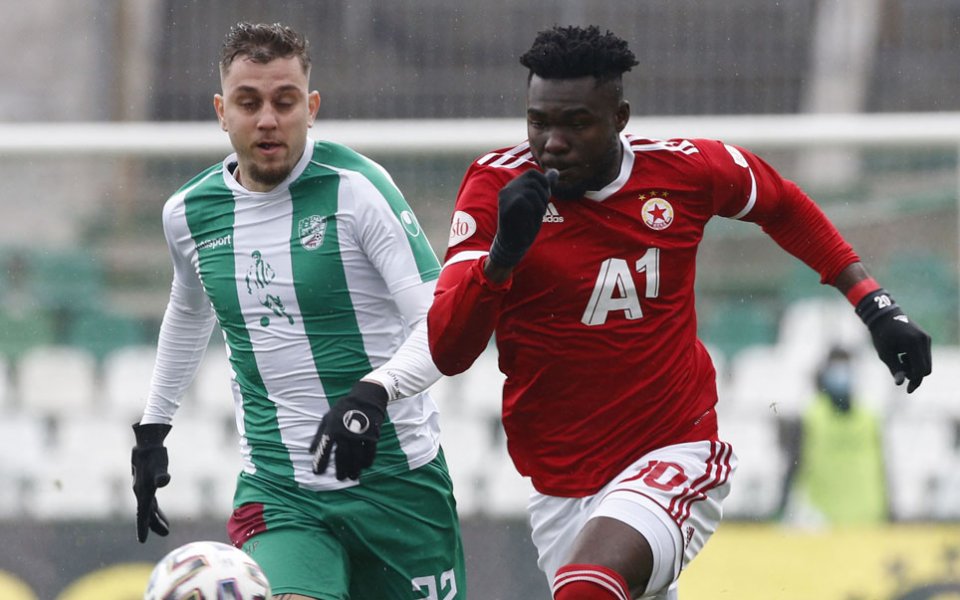 Отборите на Берое и ЦСКА играят при резултат