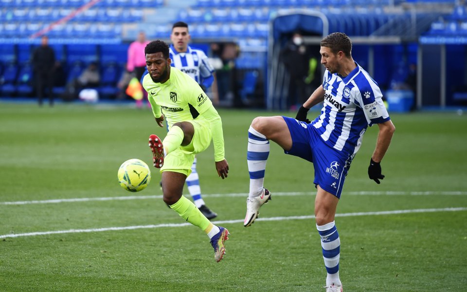 Лидерът Атлетико Мадрид посреща предпоследния в класирането Алавес в мач