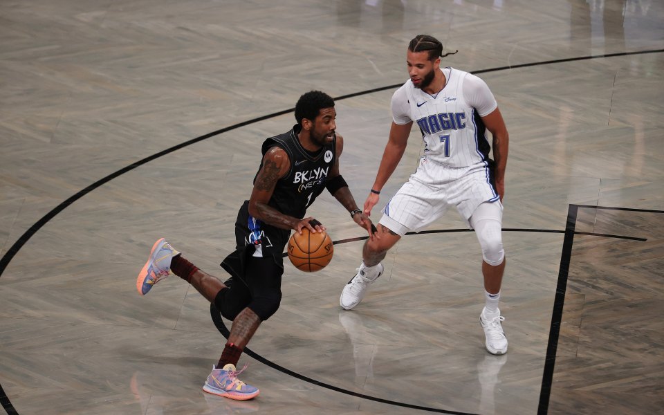 Плеймейкърът на Бруклин Нетс Кайри Ървинг ще пропусне предстоящите три