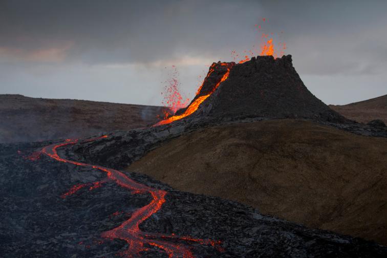 вулкан вулкани исландия етна италия