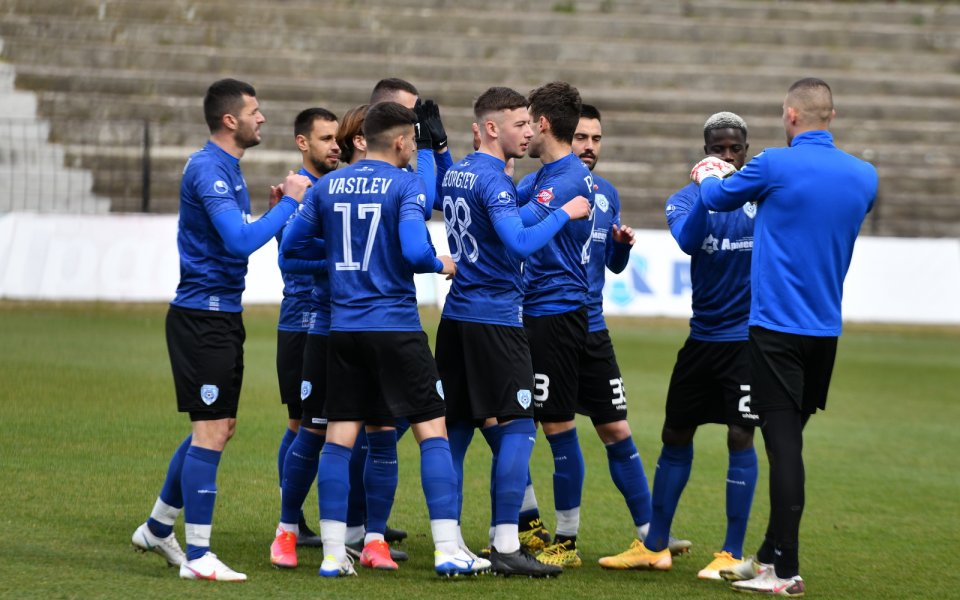 Клубното ръководство на Черно море е спряло превеждането на финансови