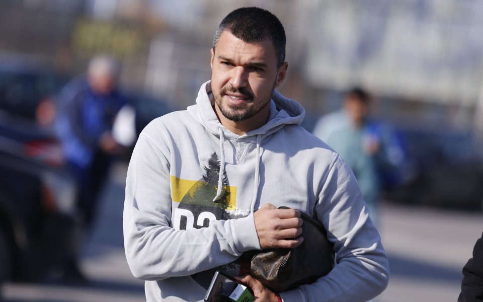 Нападателят на Левски Валери Божинов продължава да бъде активен в