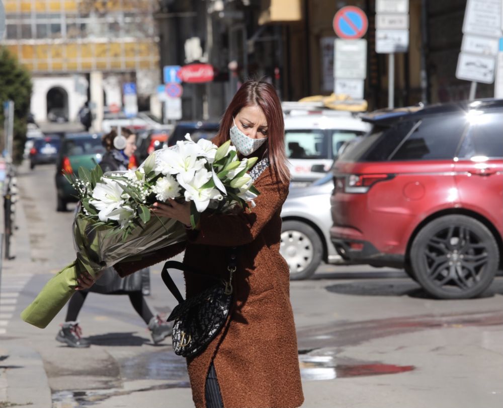 Легендите на българската сцена Татяна Лолова си отиде на 87 години. Поколения българи ще я помнят с култовите роли от филмите „Топло”, „Опасен чар”, „Бон шанс, инспекторе”, „13-тата годеница на принца”.