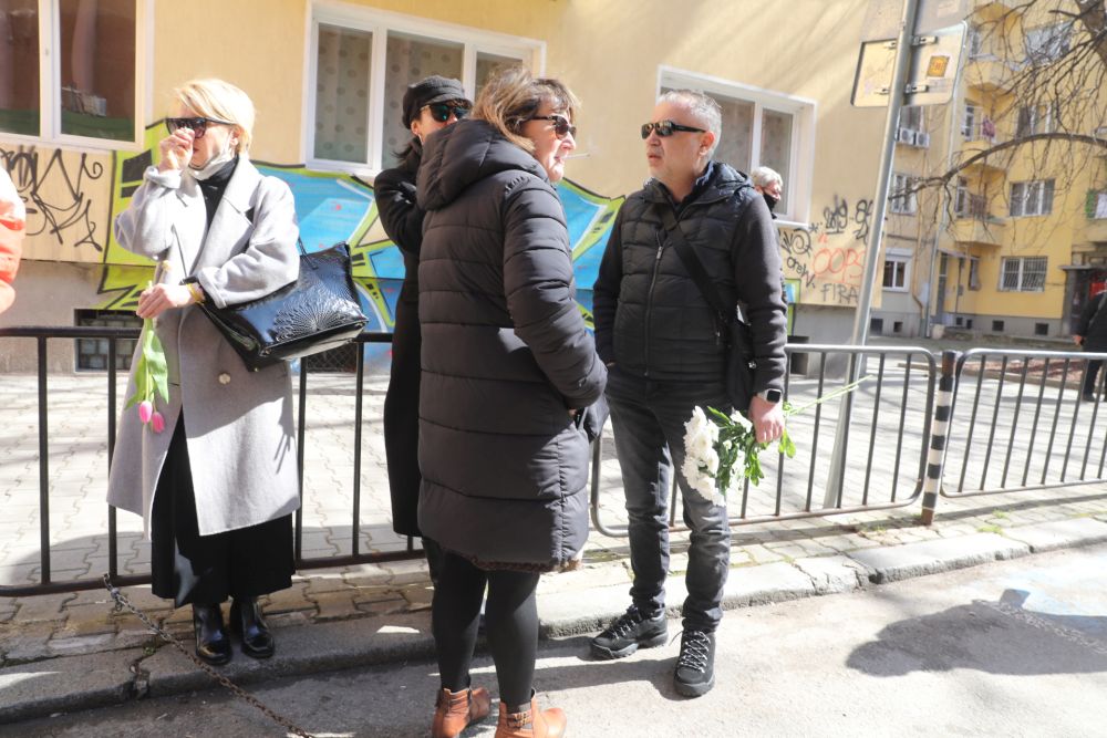 Легендите на българската сцена Татяна Лолова си отиде на 87 години. Поколения българи ще я помнят с култовите роли от филмите „Топло”, „Опасен чар”, „Бон шанс, инспекторе”, „13-тата годеница на принца”.