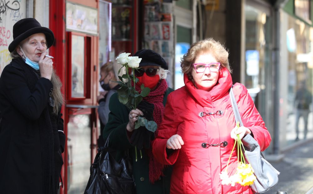 Легендите на българската сцена Татяна Лолова си отиде на 87 години. Поколения българи ще я помнят с култовите роли от филмите „Топло”, „Опасен чар”, „Бон шанс, инспекторе”, „13-тата годеница на принца”.