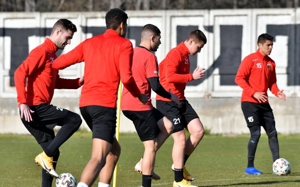 Пловдивският Локомотив официално потвърди вестта, че в клуба има заразени