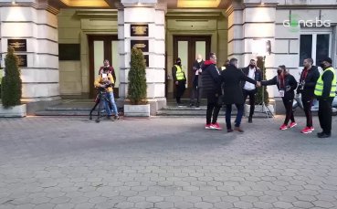Емо Костадинов пристигна на 