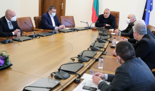 Борисов: Очакваме 700 000 дози до края на април