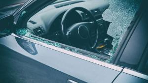 Двама непълнолетни са потрошили автомобил в село Върбовка съобщиха от полицията