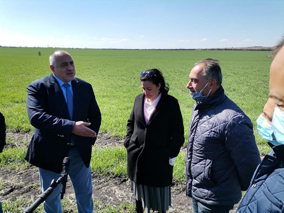 Бойко Борисов се срещна със земеделски стопани заедно с Десислава Танева