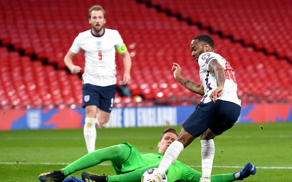 Отборите на Англия и Полша играят при