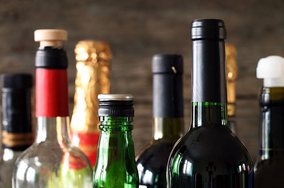 Иззеха над 580 литра контрабанден алкохол в Кюстендилско, съобщиха от полицията.