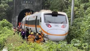 влак катастрофа Тайван